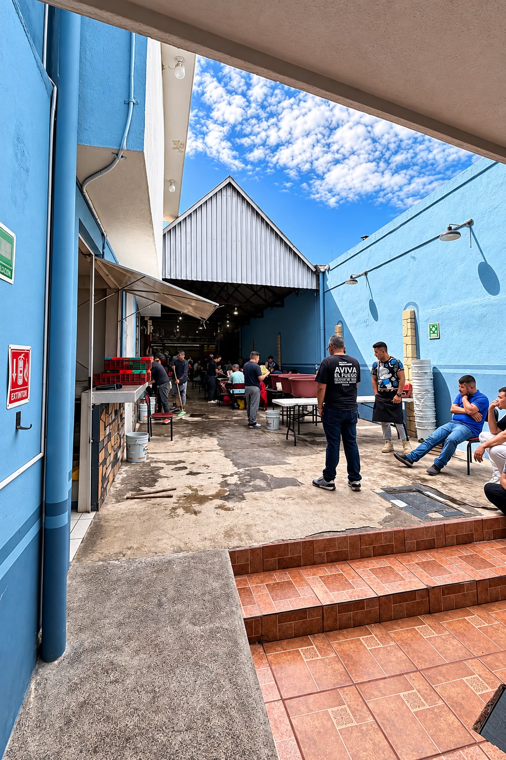 Patio y convivencia diaria de los residentes en Refugio SIQUEM